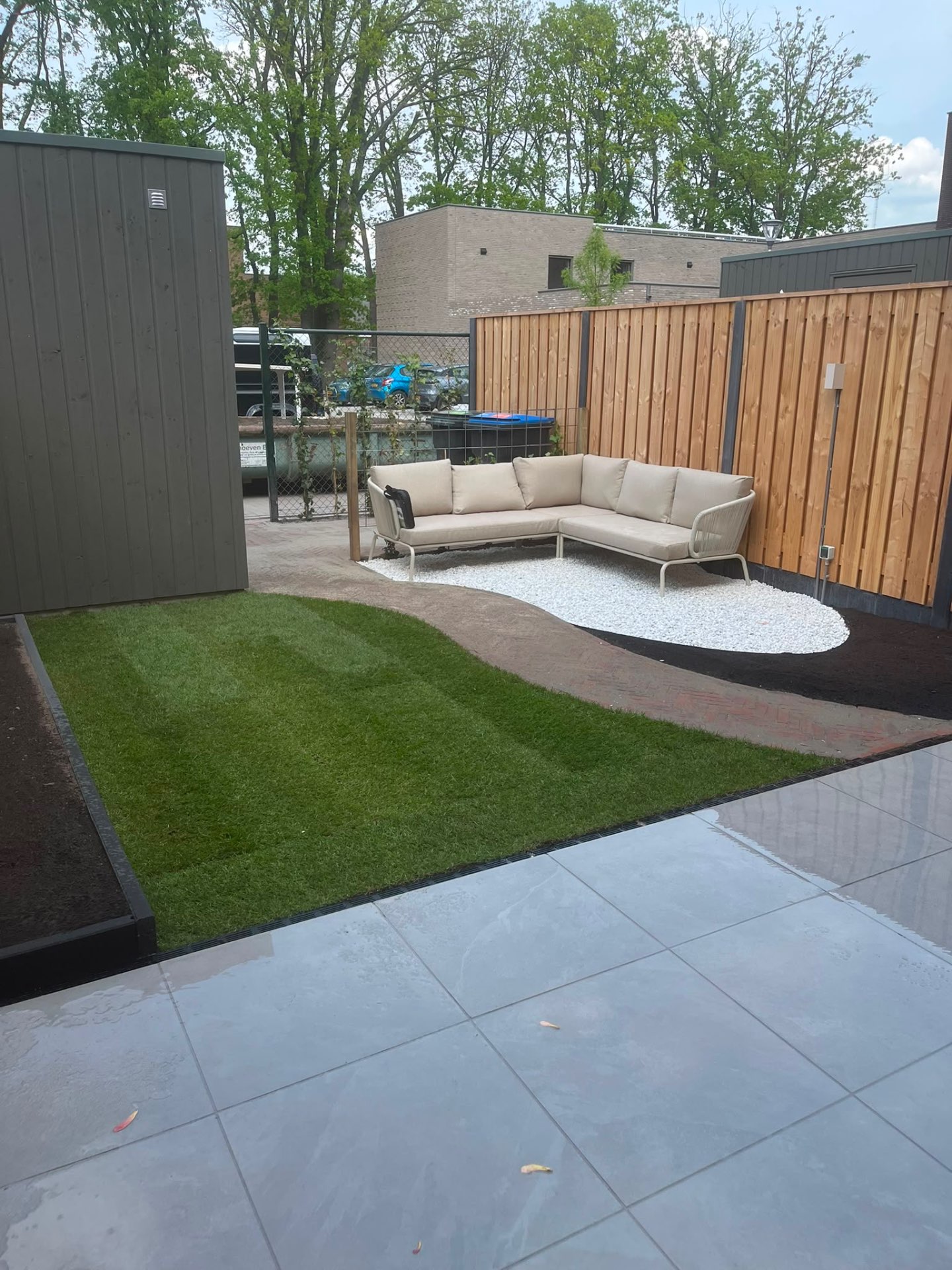 Complete tuinaanleg met kunstgras, grindborder & terras