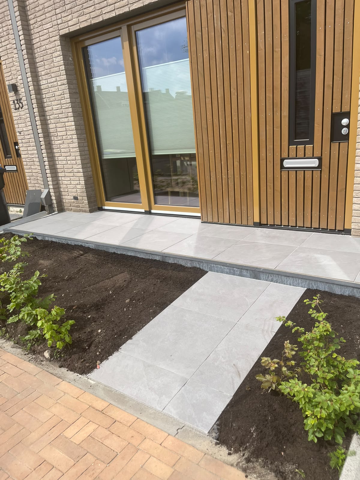 Entree met keramische tegels & border